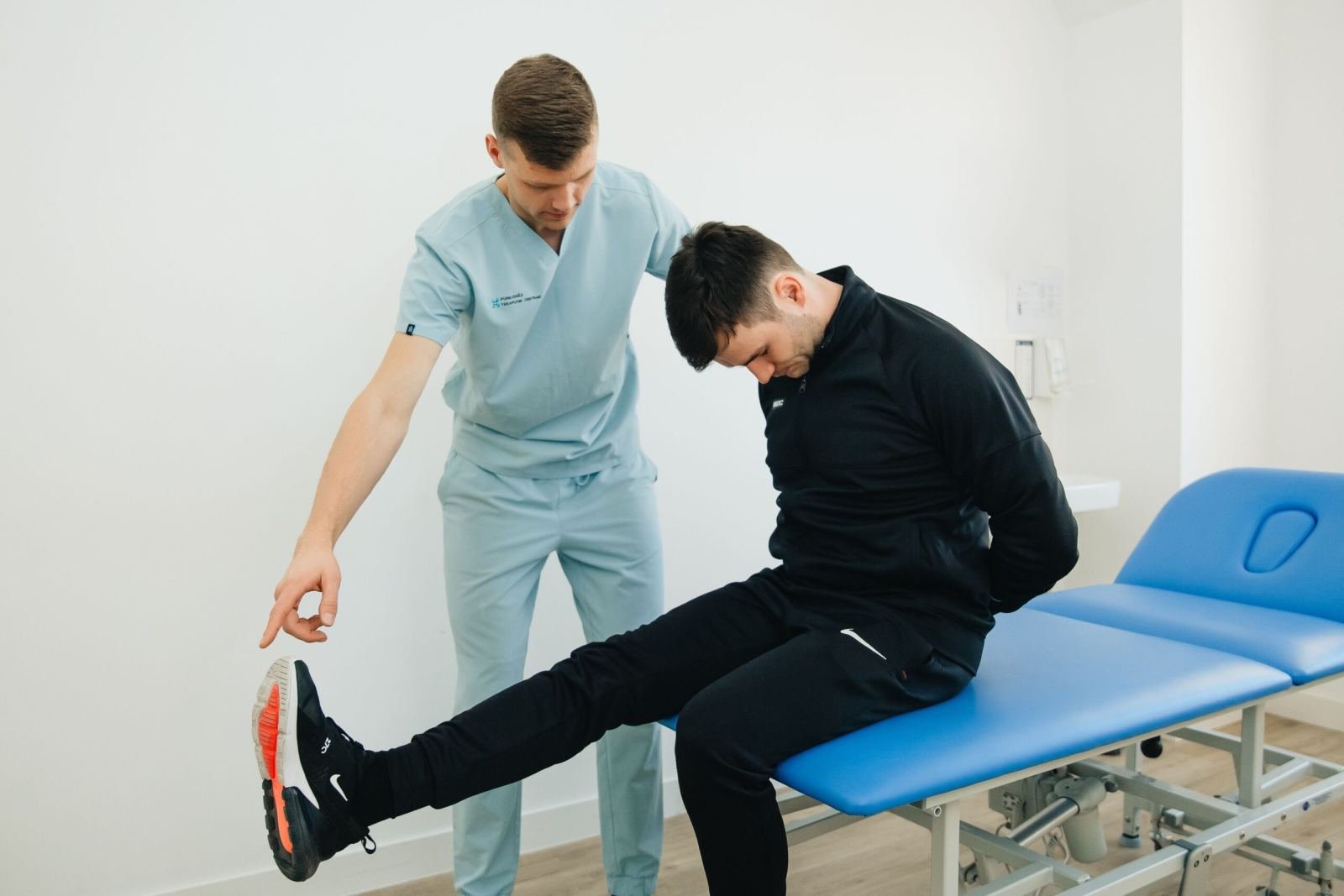 Physiotherapist guiding patient through sciatica pain relief exercises - Ayurvedic sciatica treatment in Jaipur