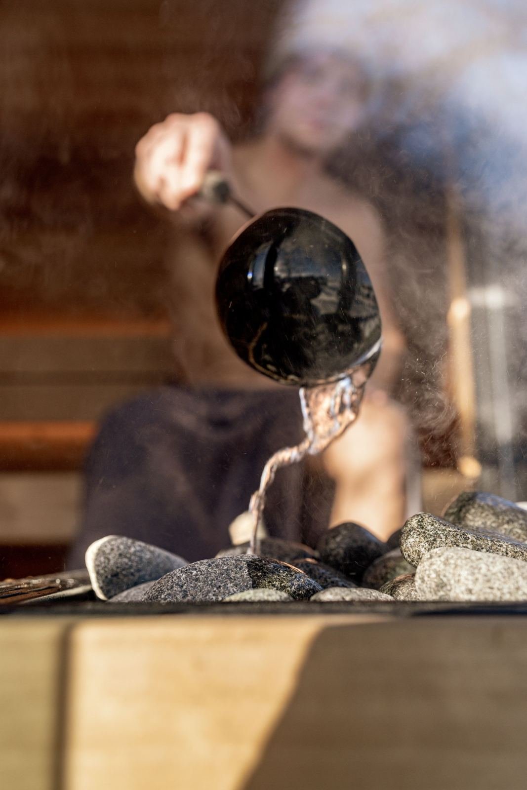 Relaxing sauna with steamy stones - Pottali Sweda Herbal Bolus Therapy Jaipur