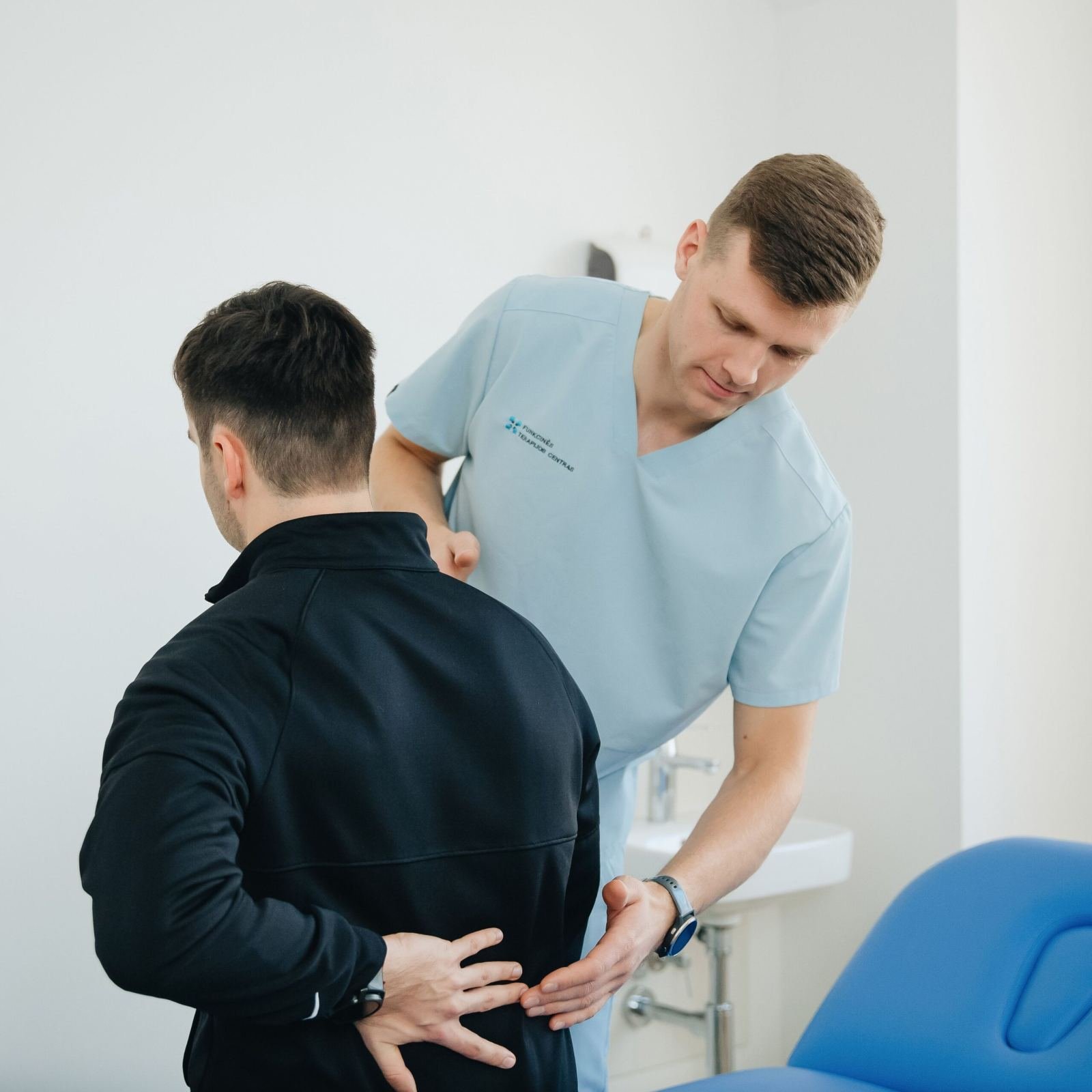 Physiotherapist examining patient back for Slip Disc Ayurvedic treatment in Jaipur