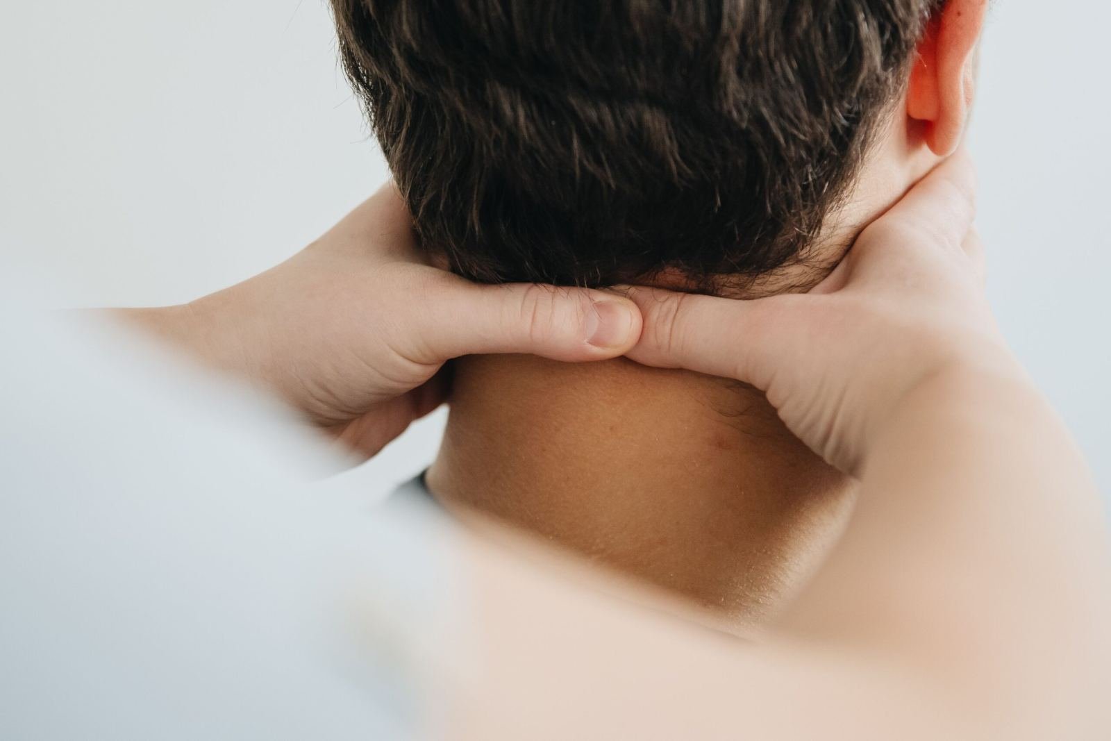 Cervical spondylosis neck pain massage therapy - Ayurvedic treatment in Jaipur