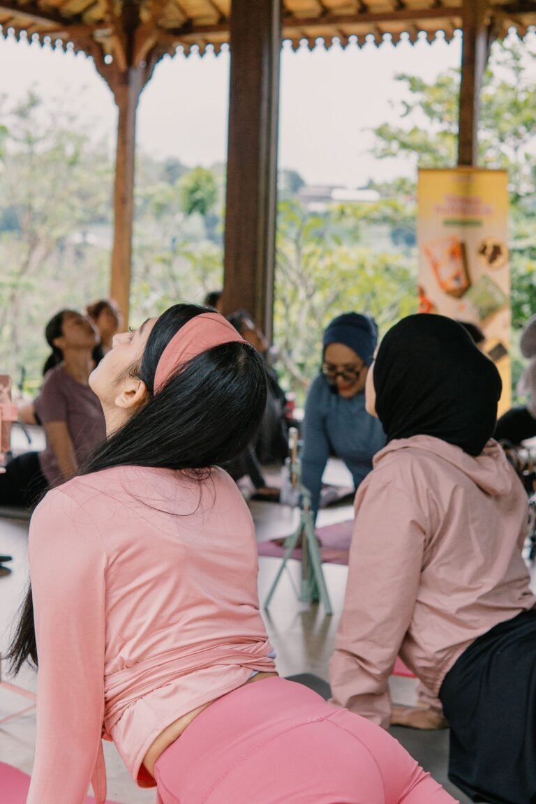 Peaceful outdoor yoga session for women wellness in PCOD Ayurvedic treatment in Jaipur