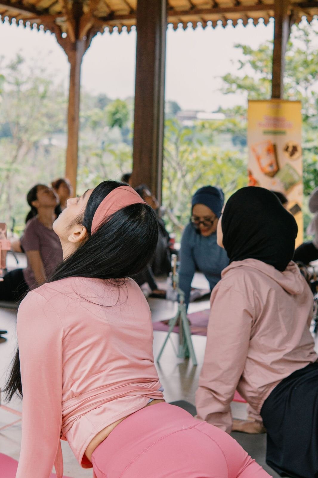 Peaceful outdoor yoga session for women wellness in PCOD Ayurvedic treatment in Jaipur