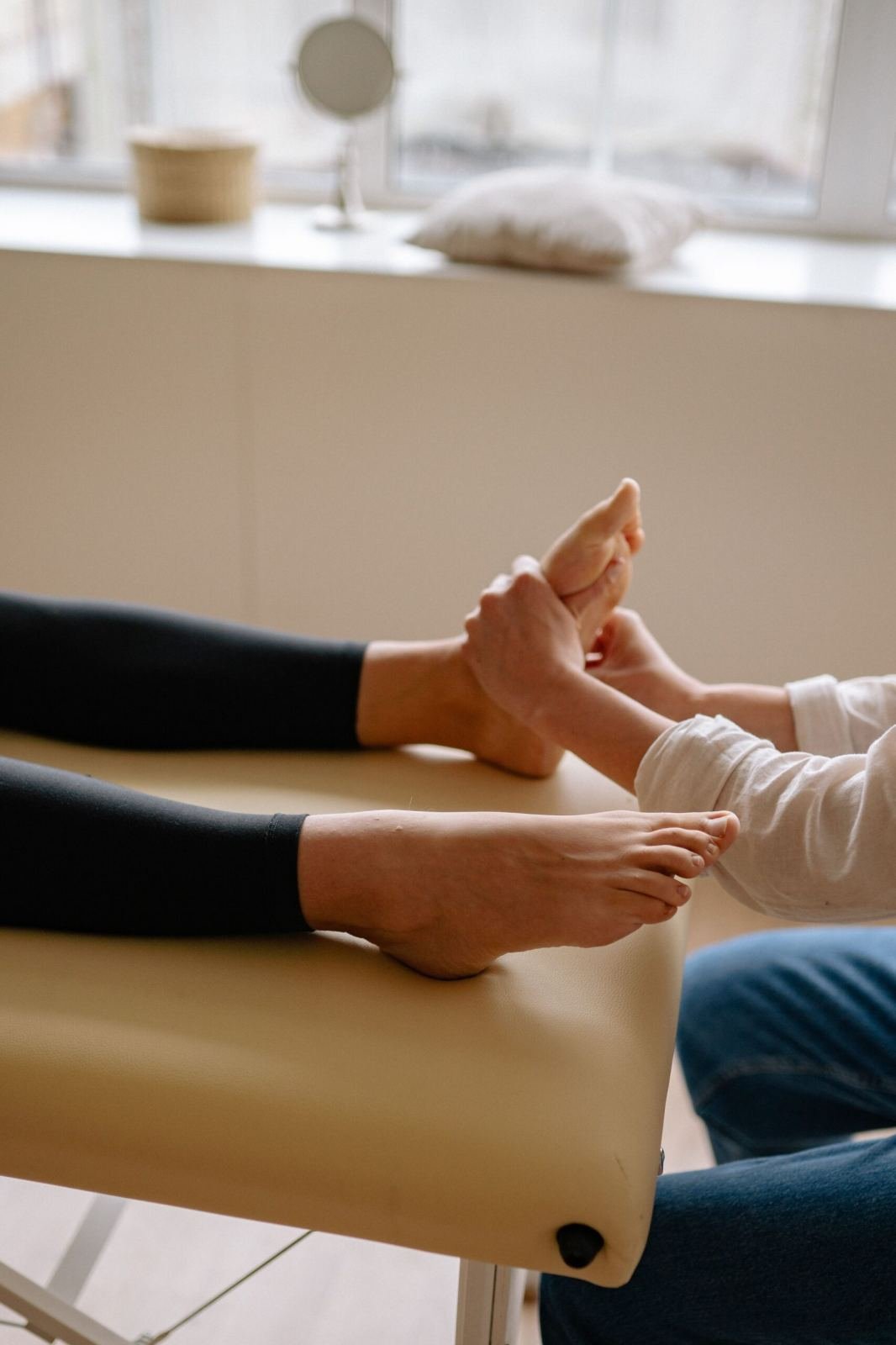 Heel spur foot pain reflexology massage therapy - Ayurvedic treatment in Jaipur