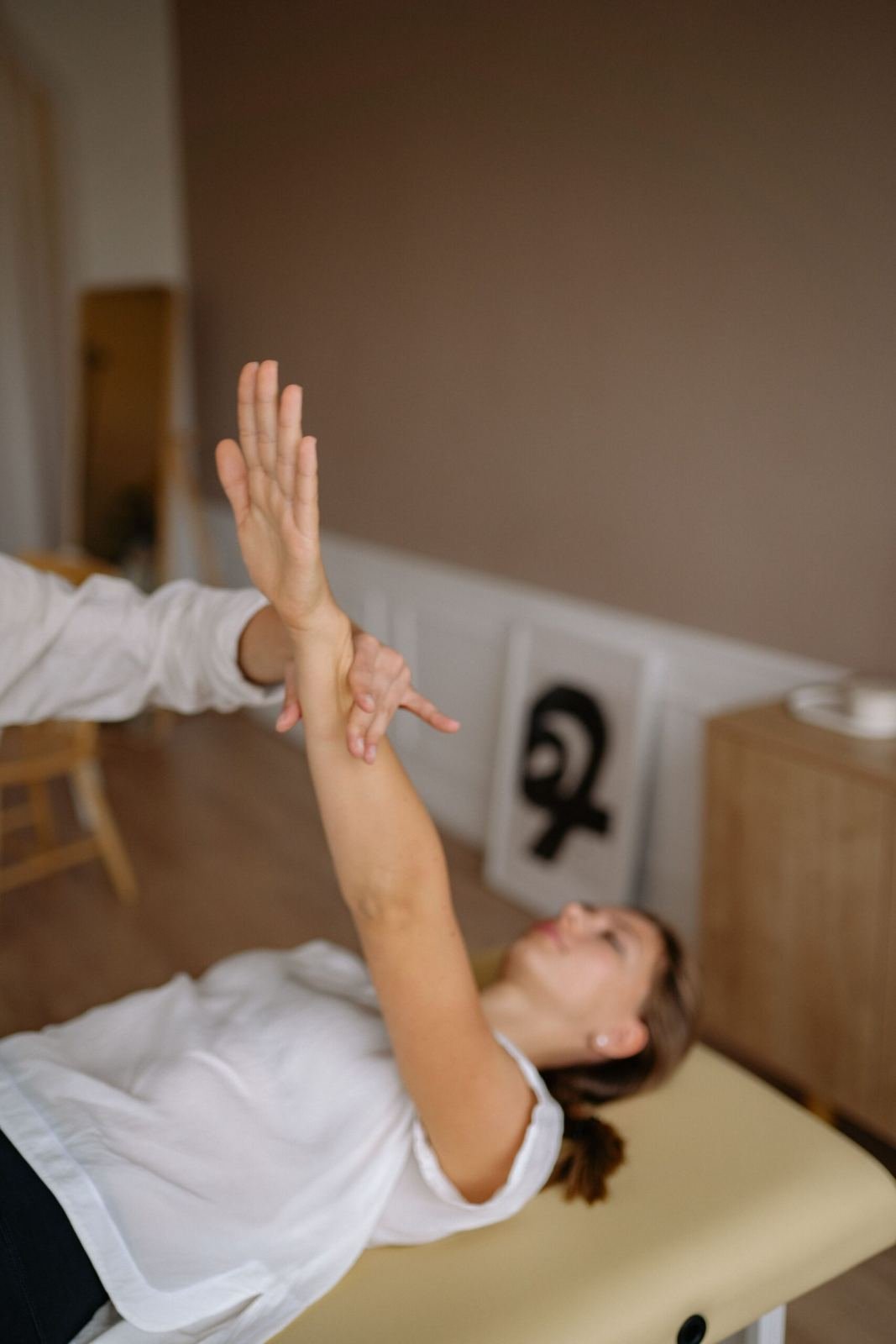 Tennis elbow pain relief arm stretching therapy - Ayurvedic treatment in Jaipur
