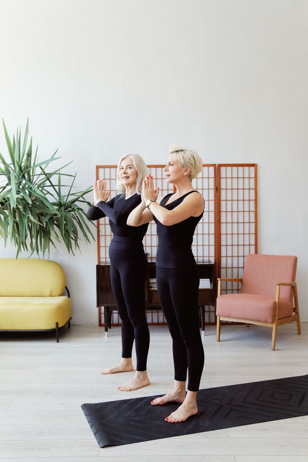Women practicing yoga for wellness in Leucorrhea Ayurvedic treatment in Jaipur