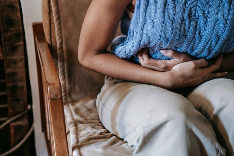Woman with stomach pain - Peptic Ulcer Ayurvedic Treatment in Jaipur